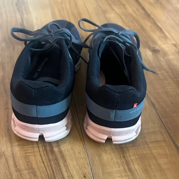 On cloud Running Women's Charcoal and White Athletic Shoes 8.5 - Picture 4 of 6